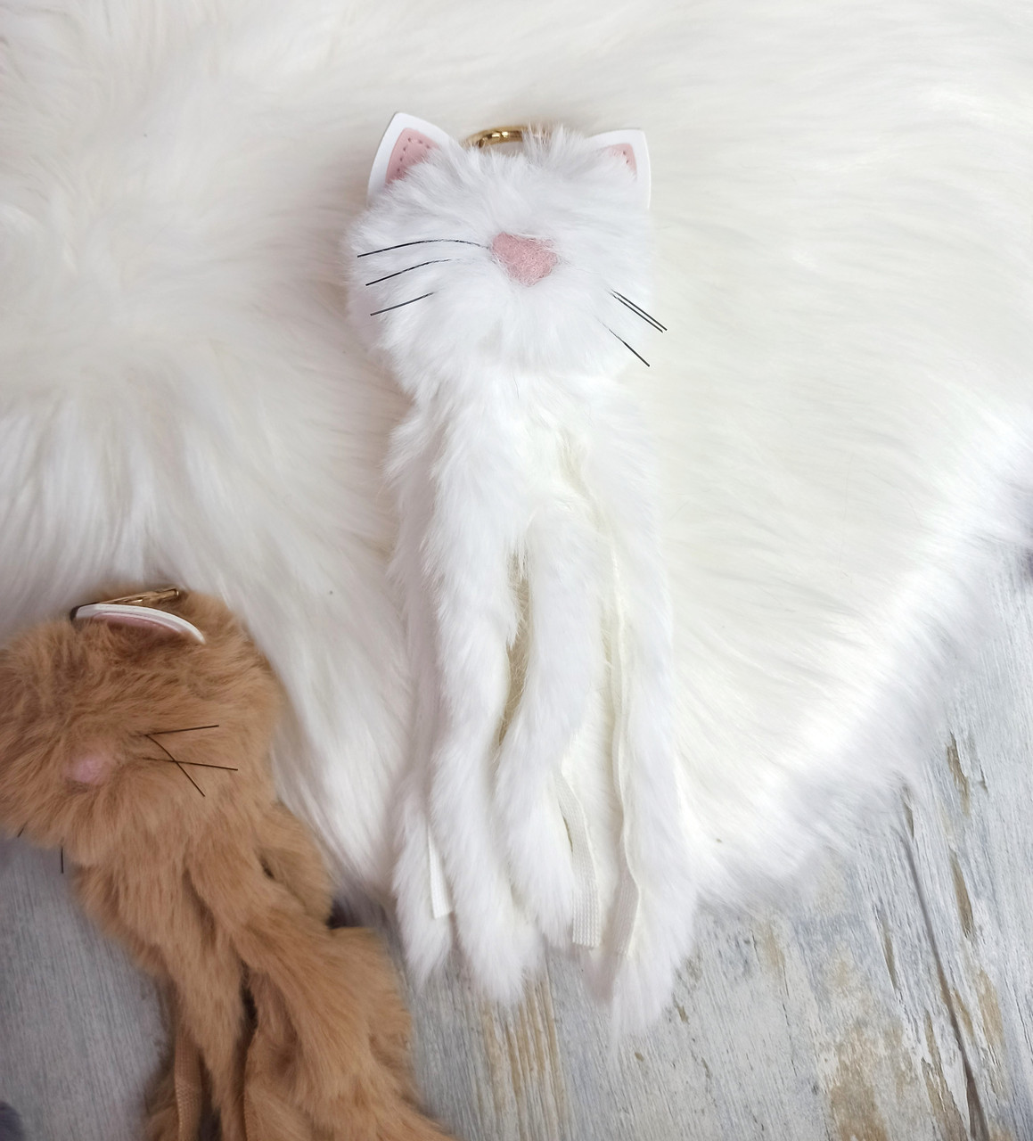 Брелок хутряний Кіт до сумки, Рюкзаку, Білий, Колір: золото, 26 cm