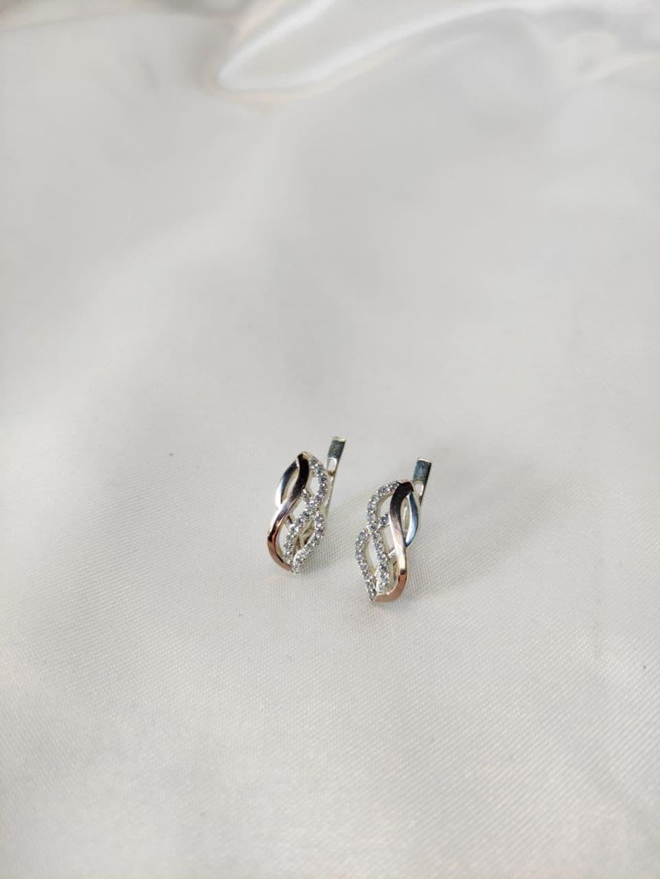 Срібні сережки Хвиля з блакитним кварцом і фіанітами DARIY 147с