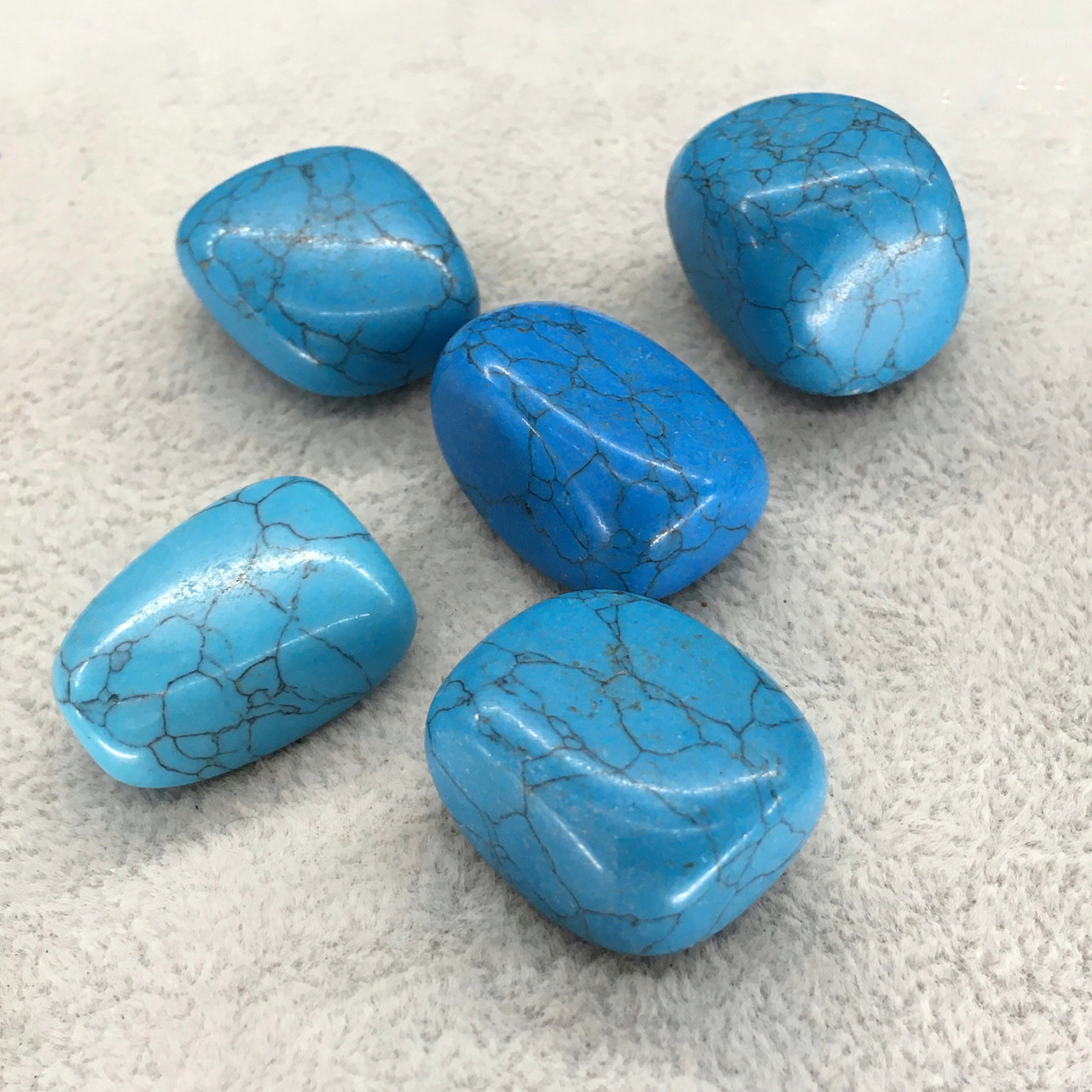 Камень талисман Бирюза (говлит) d-2-3см (+-) вес 15-20 грамм цена за 1 ...