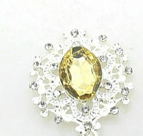 Камінь в сріблястій ажурній оправі 24*26 мм світло-жовтий