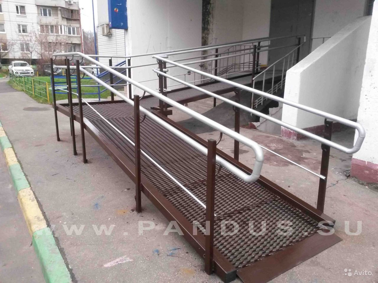 Встановлення пандусу в під'їзді закон