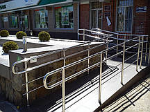 Пандус для інвалідів у будівлях