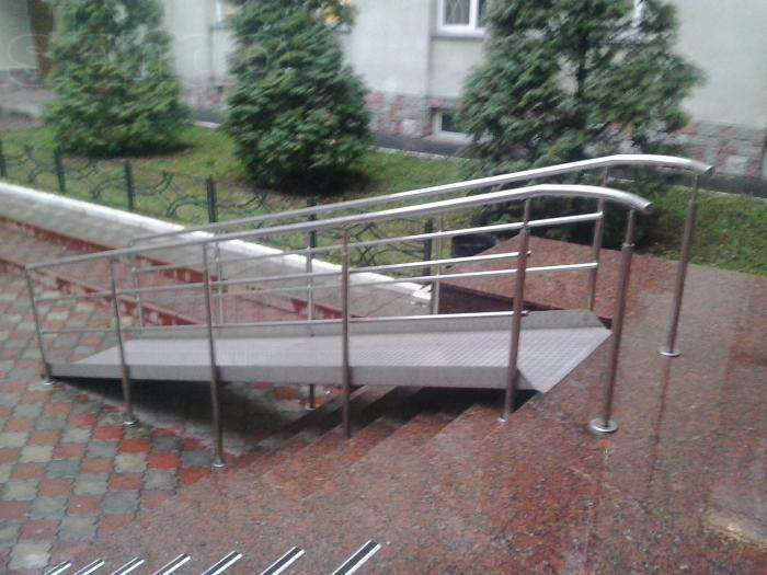 Пандуси для інвалідних колясок