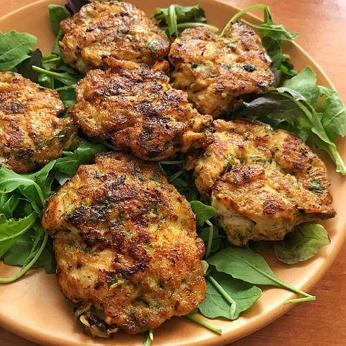 КУРЯЧІ КОТЛЕТИ З АРАХІСОВИМ СОУСОМ 🥜