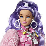 Лялька Барбі Екстра в джинсовій куртці з принтом Рожевий плюшевий ведмедик Barbie Extra Doll #6 GXF08 Оригінал, фото 3
