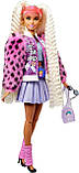 Лялька Барбі Екстра Barbie Extra Doll #8 модниця в блискучій куртці з пухнастими рукавами GYJ77 Оригінал, фото 3