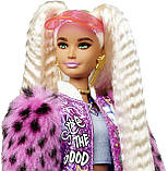 Лялька Барбі Екстра Barbie Extra Doll #8 модниця в блискучій куртці з пухнастими рукавами GYJ77 Оригінал, фото 4