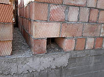 Эти дырки - начало сердечников. Мы оставляем их открытыми, после кладки о опалубки - прочищаем, смываем, закладывае, ставим каркас и только после этого заливаем