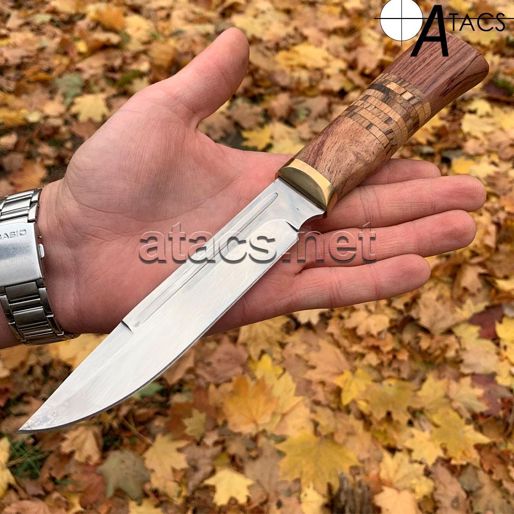 Ніж нескладною мисливський з незвичайною рукояткою