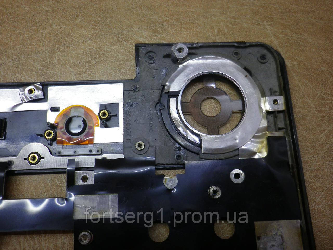 Б/У Топ кейс на TOSHIBA SATELLITE P300-1BB - фото 6 - id-p1502781390