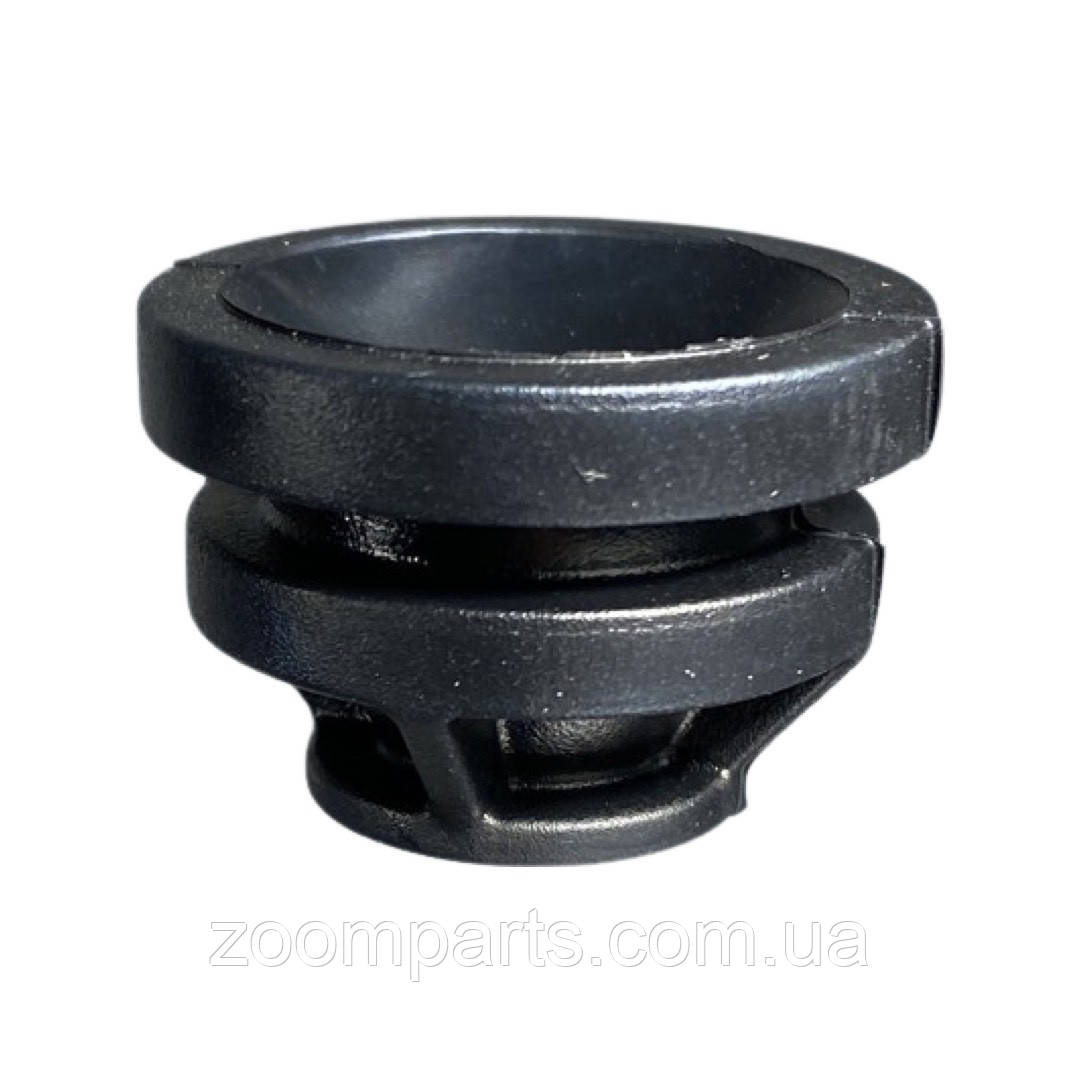 Втулка кріплення кришки двигуна Mazda P30110238
