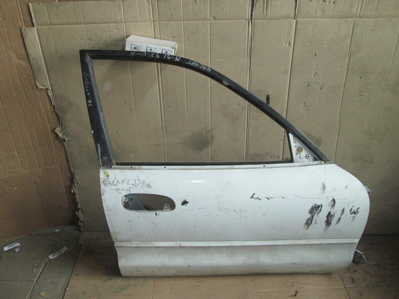 No83 Б/у двері передні праві для Mitsubishi Galant 1992-1998