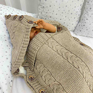 Конверт в'язаний із капюшоном бежевий