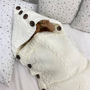 Конверт в'язаний із капюшоном білий