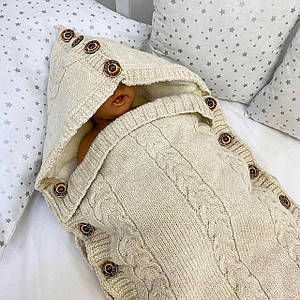 Конверт в'язаний із капюшоном світло-бежевий