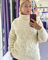 Ніжний жіночий светр великої в'язки молочного кольору , розмір 48-56