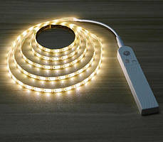 LED стрічка 2м від батарейок або powerbank з датчиком руху і сенсором освітленості тепле світіння