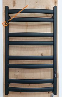 Чорна дизайнерська рушникосушка Flyme Black EF 900R (терморегулятор + таймер), права