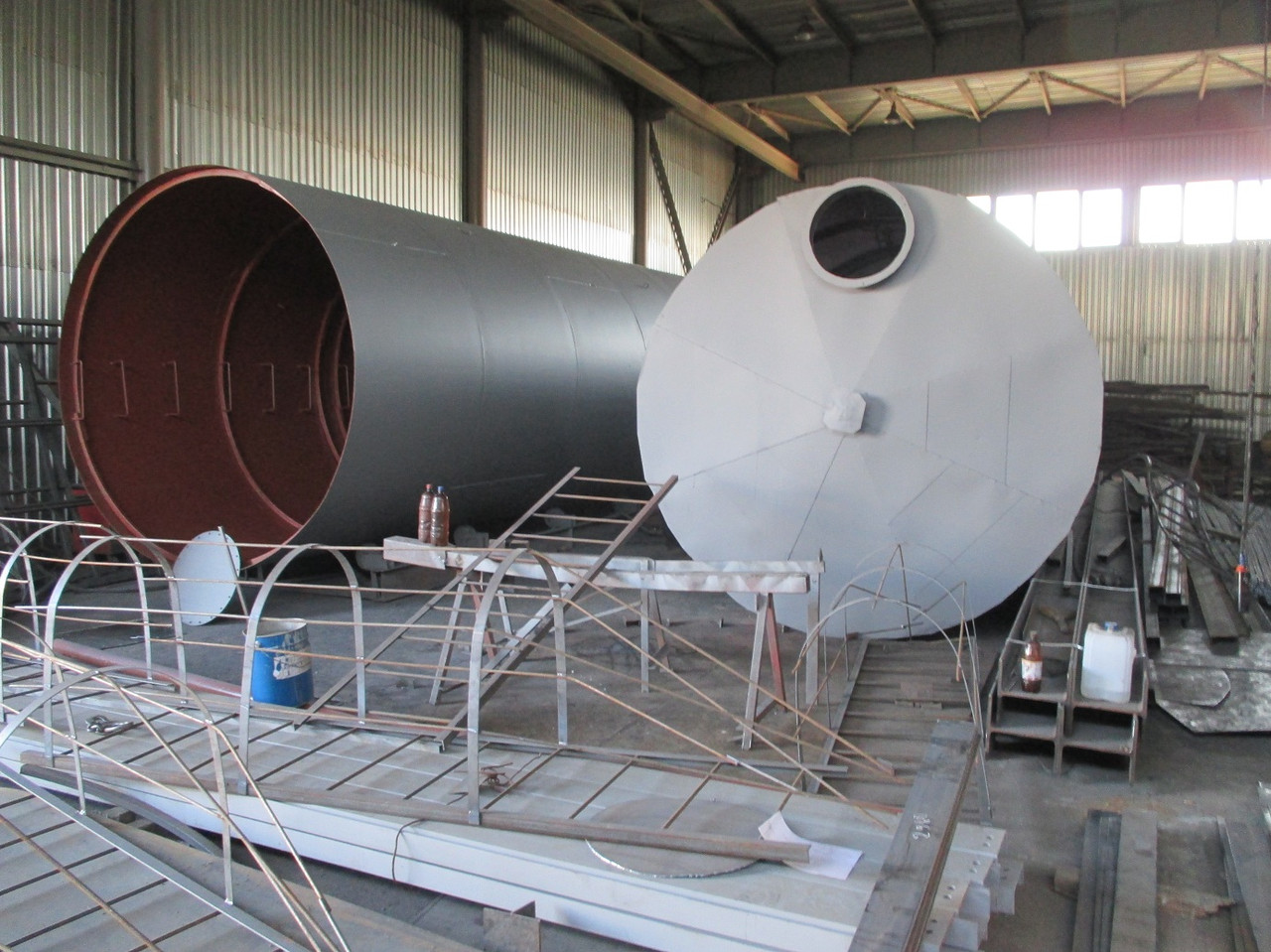 Великий резервуар місткість 8 кв