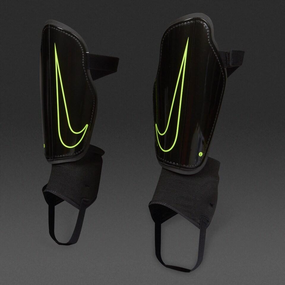 Футбольные щитки Nike Charge 2.0 SP2093-010