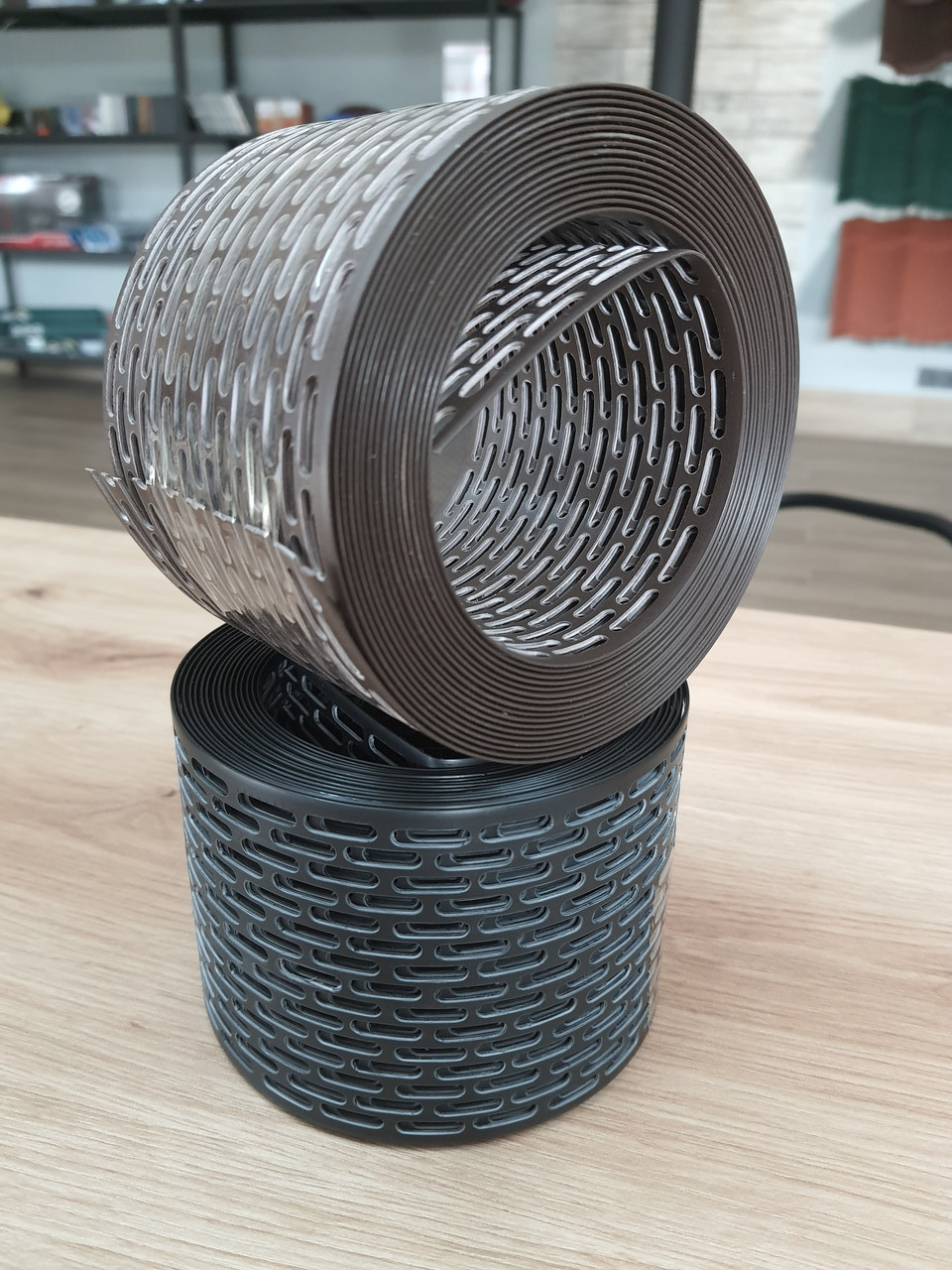 Вентиляційна сітка/карнизна сітка/стрічка звису. Рулон 100 мм х 5,0 м