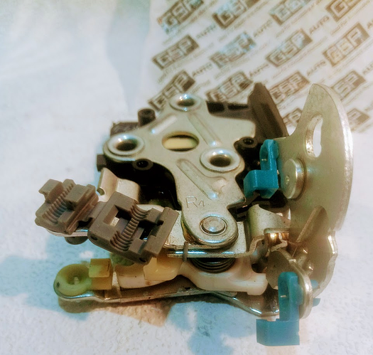 Замок Ланос, Сенс двери передней правой внутренний 96305418 GSP, цена ...