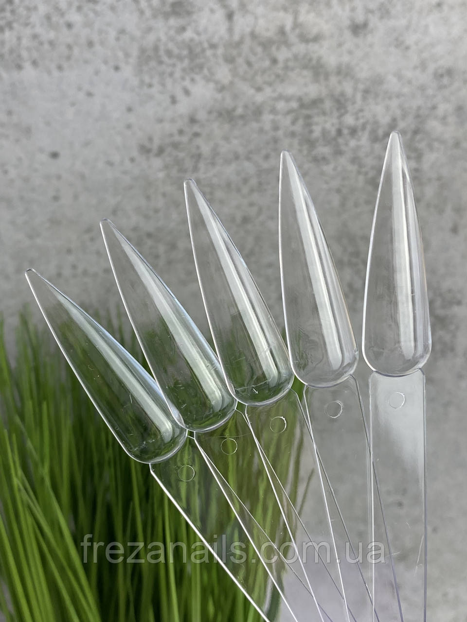 Типсы Стилет(коготь) Прозрачные 50 Шт на Кольце (палитра для Гель Лака ...
