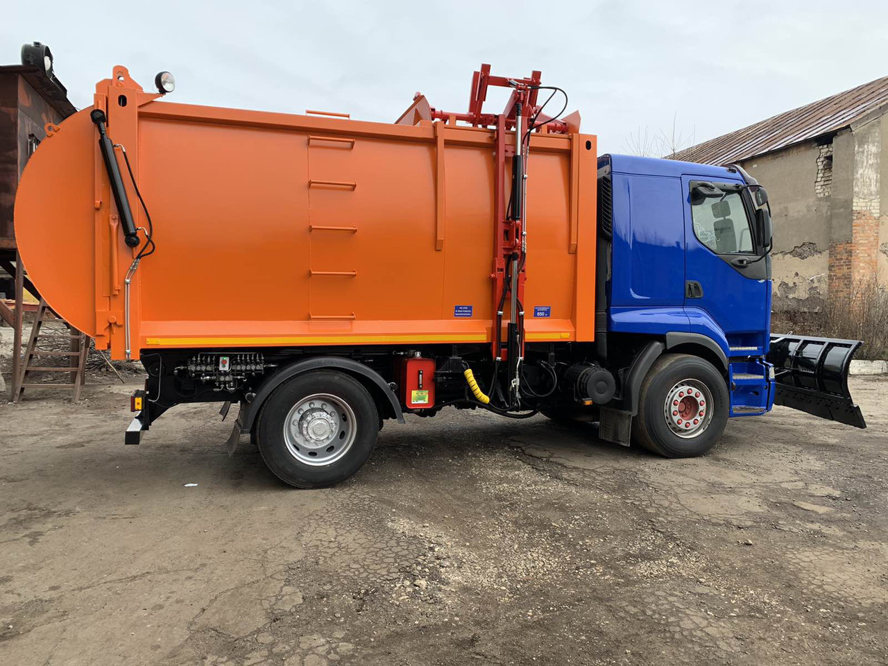 Сміттєвоз з боковим завантаженням КО-426-08, фото 1