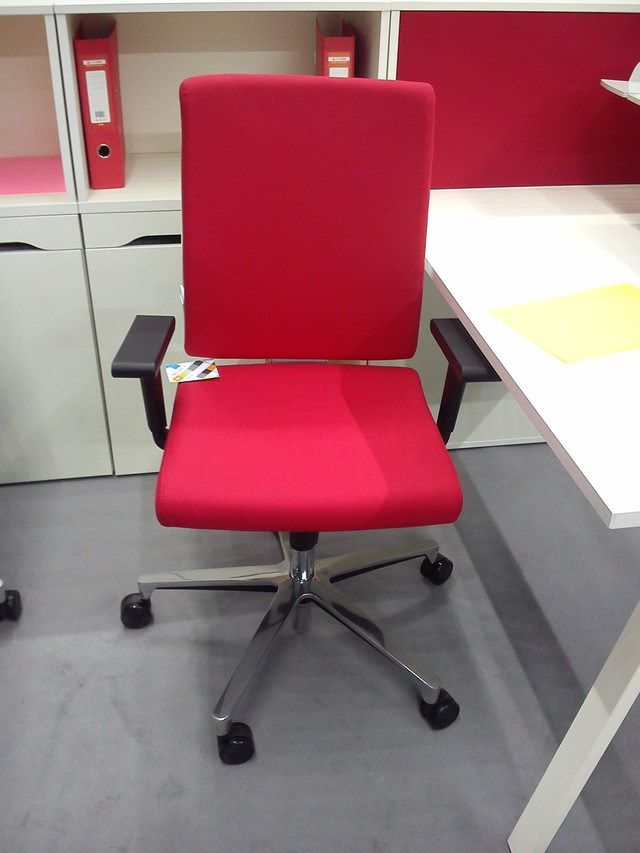 Крісло Madame R від компанії Український Стандарт Купити крісло для роботи за комп'ютером - тел. 057-754-30-44