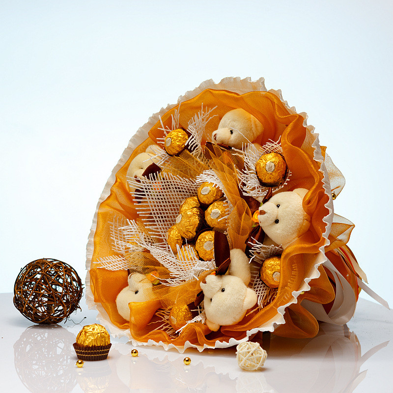 Букет з іграшок Ведмедики 5 з цукерками Ферреро Роше в золотом, фото 1