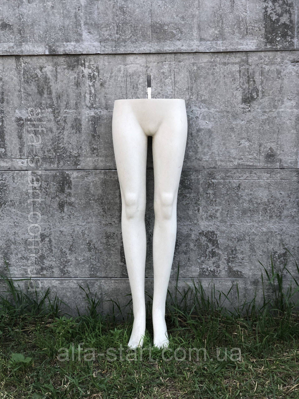 Білий манекен б/в ноги жіночі б/в Італія гіпс