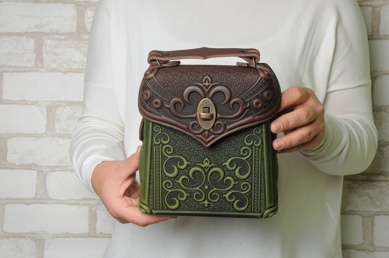 Шкіряний міні рюкзак-трансформер "Венеція" коричнево-оливкового кольору, 17х19х7 см, фото 1