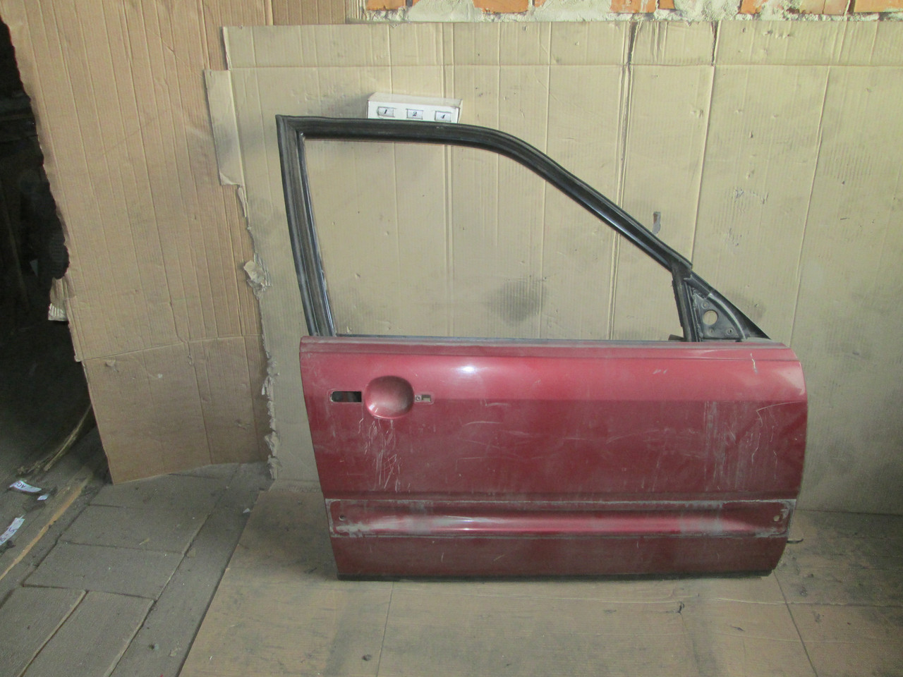 №124 Б/у Дверь передняя правая для Audi 100 C3 1982-1988