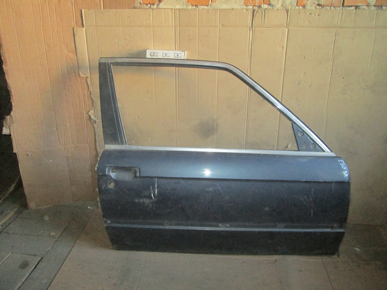 No136 Б/у Двері передні праві для BMW E30 1982-1994 3-двений