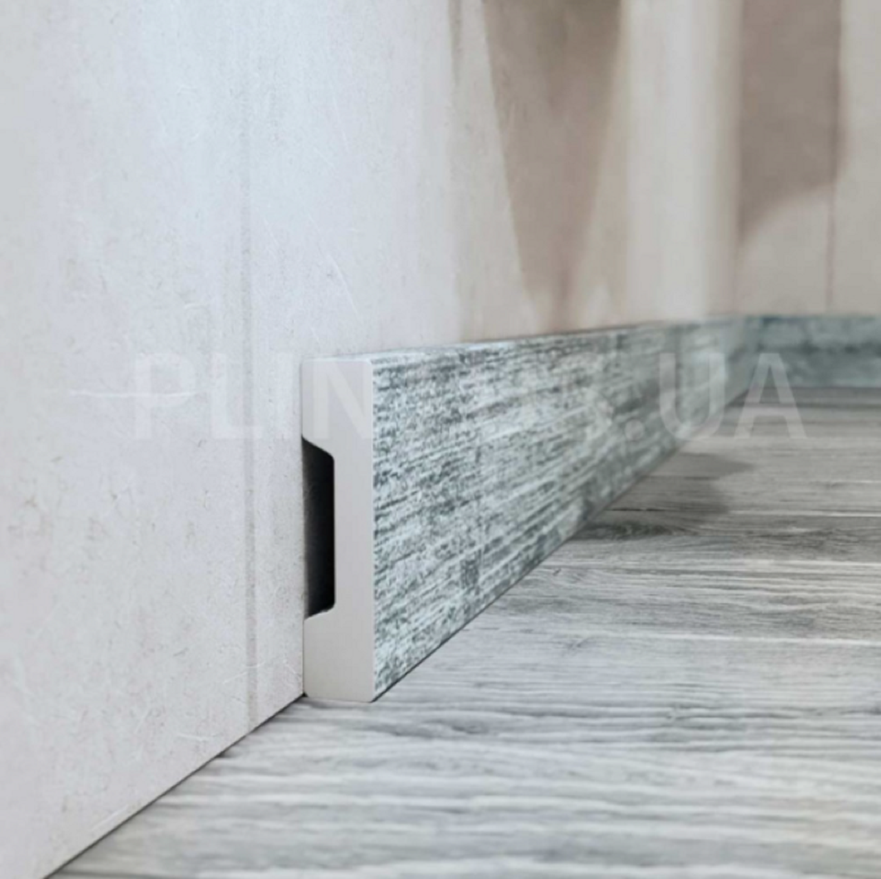 Плінтус  дюрополімер CEZAR LPC-23-L169 (68,4Х15,3Х2440мм) Серое рустикальное дерево