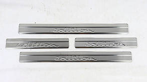 Накладки на пороги (Omsa) VW Amarok 2010-2016