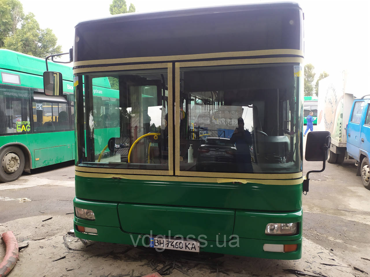 MAN A21, A23, A26 NL313 CNG, NG313 лобове скло з двох половинок ліва та права частина