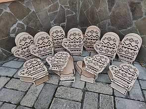 Подарункова коробка для цукерок із дерева "Варежка" Новорічний декор "Рукавичка"