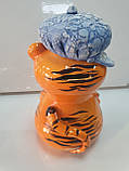 Статуетка скарбничка "Тигр в кепці" керамічна, Символ року, ручної роботи, фото 4