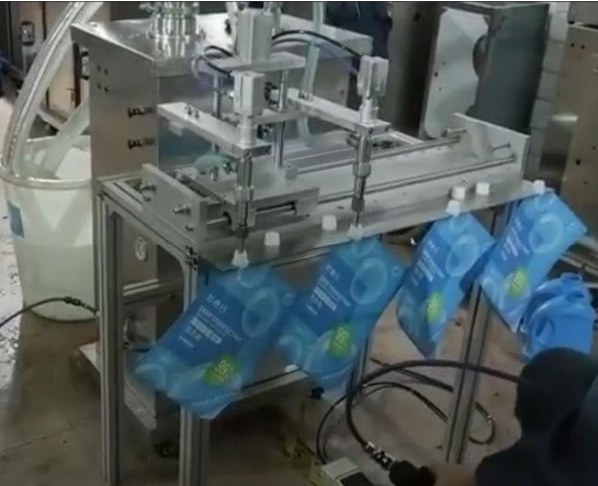 Фасувальний напівавтомат для рідких і вязких продуктів у дой-пак
