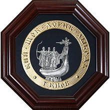 Об'ємне декоративне панно у восьмигранній дерев'яній рамі під склом "Кий, Щек, Хорив та сестра Либідь."