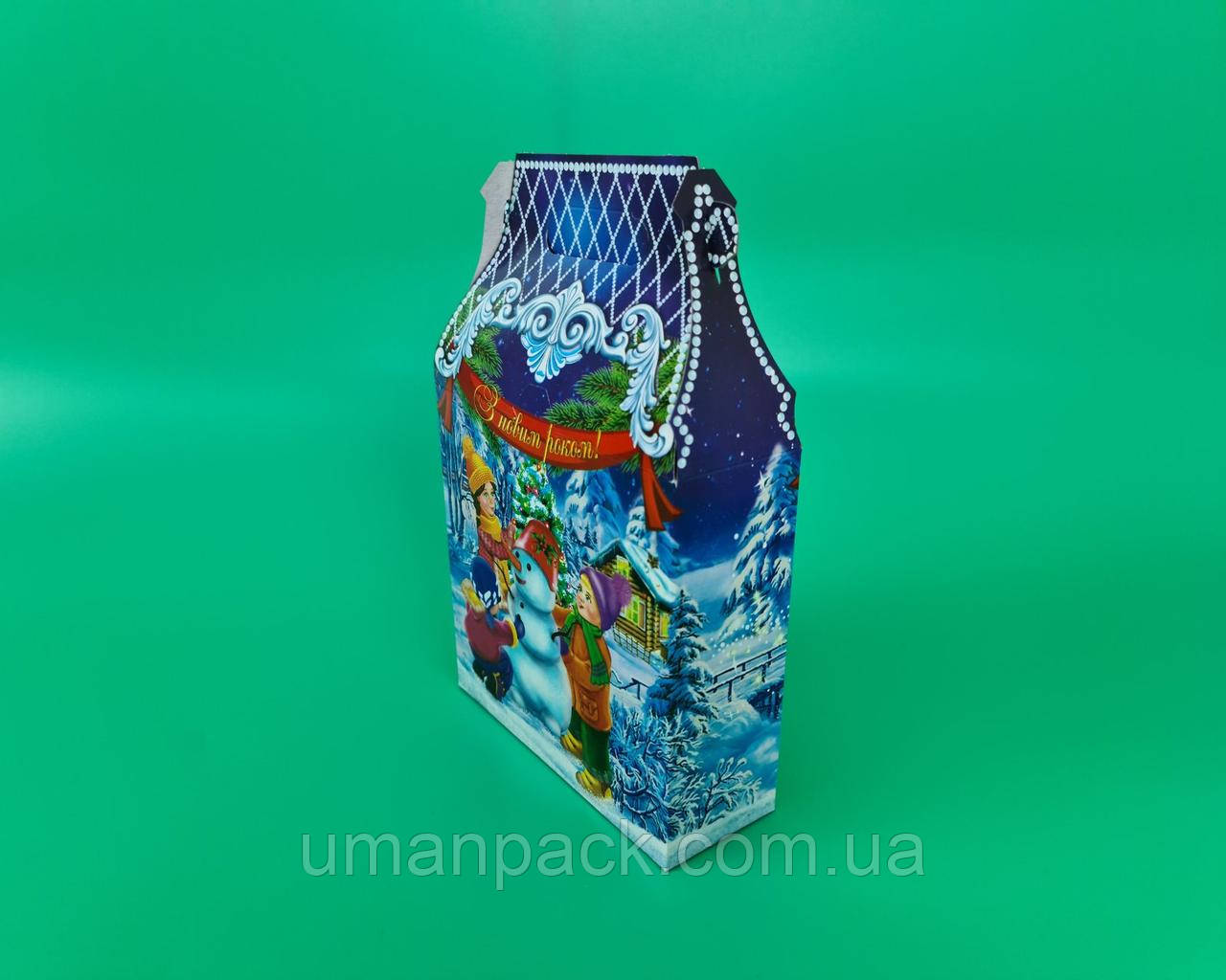 Новорічна подарункова картонна упаковка для цукерок №238 (600гр) new Діти і сніговик (25 шт)