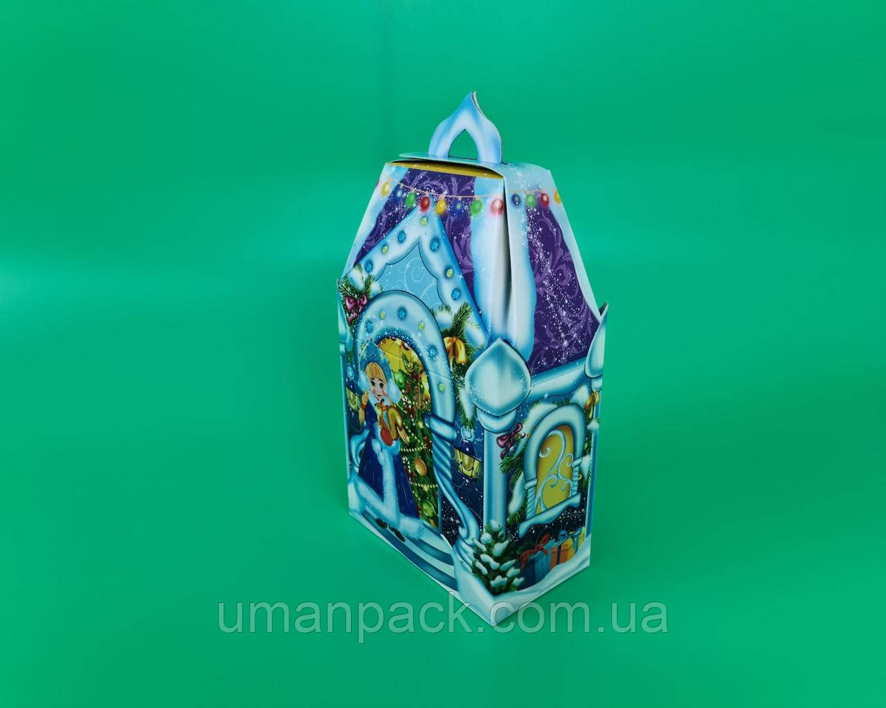 Новорічна коробка для цукерок №222 (700гр) Будиночок Снігуроньки (25 шт)