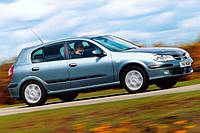 Боковое стекло задней двери Nissan Almera Hatchback '00 -06 правое (XYG)