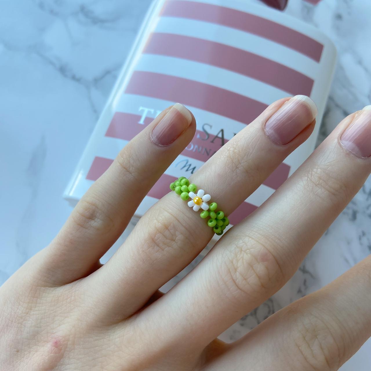 Купить Салатовое кольцо из бисера ромашка, цена 50 ₴ — Prom.ua (ID#1506042380)