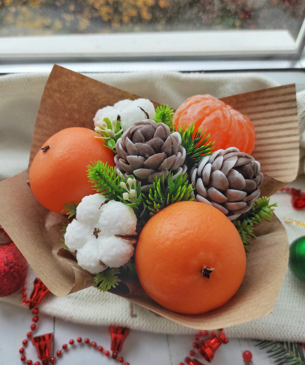 Новорічний букет із мила "Мандарини, бавовна та шишки", фото 1