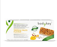 Bodykey від NutriliteTM Батончик для заміни прийомів їжі зі смаком чорного шоколаду, тропічних фруктів