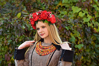 Сучасний український віночок на обручі з червоними квітами №1215