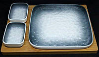 Керамическая посуда для подачи суши и роллов три тарелки на деревянной подставке Olens