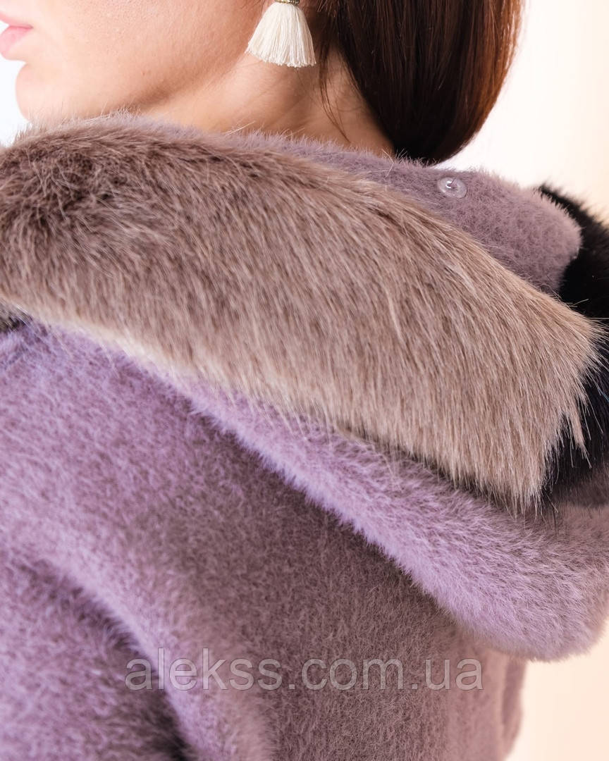 Длинное меховое женское пальто прямого кроя с карманами и капюшоном - фото 5 - id-p1506289427